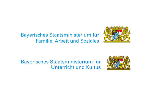 Die Logos des Bayerischen Staatsministeriums für Familie, Arbeit und Soziales und des Bayerischen Staatsministerium für Unterricht und Kultus.